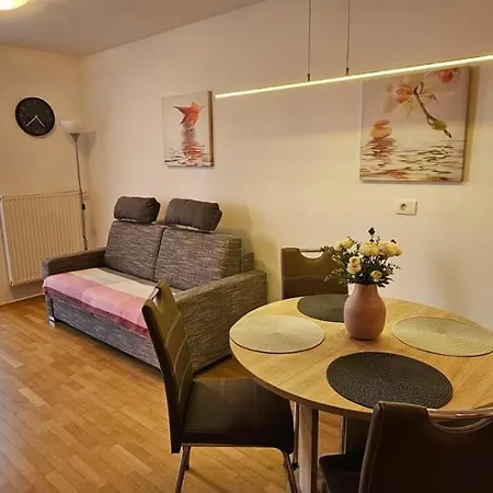 Family Lea-sleeps 4, Free Parking Διαμέρισμα Λιουμπλιάνα