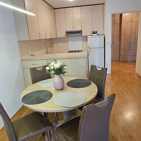 Family Lea-sleeps 4, Free Parking Διαμέρισμα