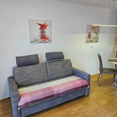 Family Lea-sleeps 4, Free Parking *