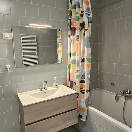Family Lea-sleeps 4, Free Parking *