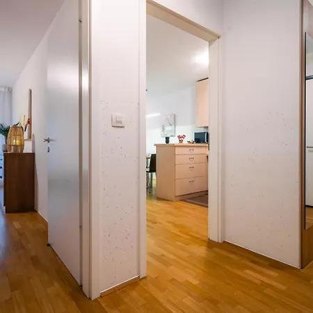 Family Lea-sleeps 4, Free Parking Διαμέρισμα *