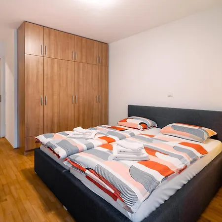 Family Lea-sleeps 4, Free Parking Διαμέρισμα Λιουμπλιάνα