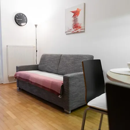 Family Lea-sleeps 4, Free Parking *