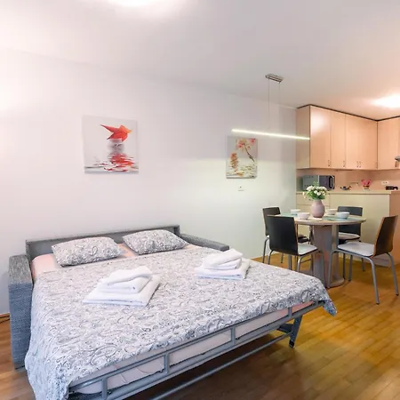 Family Lea-sleeps 4, Free Parking Διαμέρισμα *