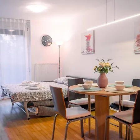 Family Lea-sleeps 4, Free Parking Διαμέρισμα *